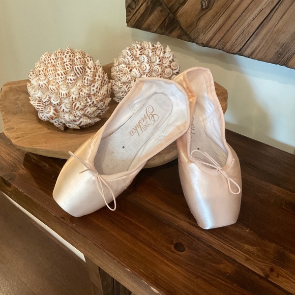 Grishko Pink Handcrafted Pointe Ballet Shoe Size 5 - Picture 1 of 7